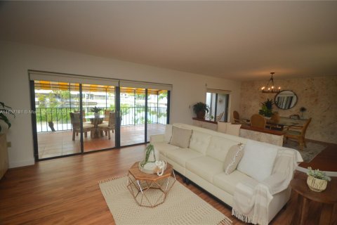 Adosado en venta en Miami Lakes, Florida, 4 dormitorios, 193.7 m2 № 1362784 - foto 3