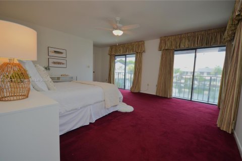 Townhouse in Miami Lakes, Florida 4 bedrooms, 193.7 sq.m. № 1362784 - photo 29