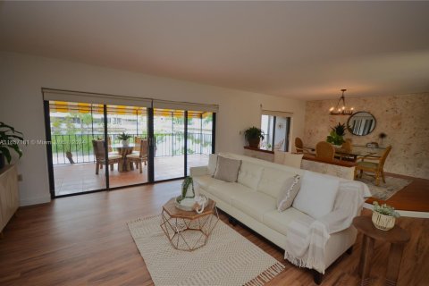 Adosado en venta en Miami Lakes, Florida, 4 dormitorios, 193.7 m2 № 1362784 - foto 5