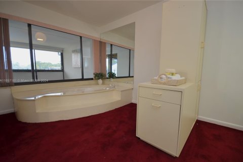 Adosado en venta en Miami Lakes, Florida, 4 dormitorios, 193.7 m2 № 1362784 - foto 27