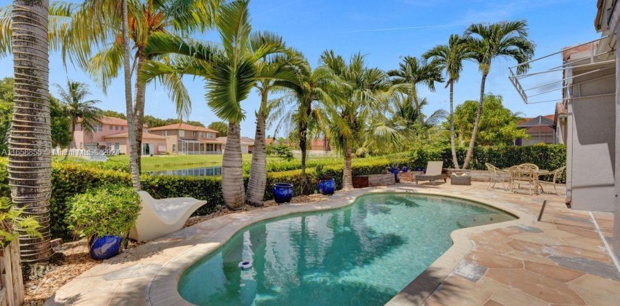 Casa en Miramar, Florida 4 dormitorios, 173.91 m2 № 1362489