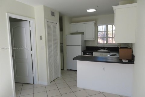 Apartamento en alquiler en Miami, Florida, 1 dormitorio, 39.02 m2 № 1364174 - foto 2