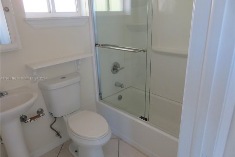 Apartamento en alquiler en Miami, Florida, 1 dormitorio, 39.02 m2 № 1364174 - foto 5