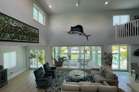 Villa ou maison à louer à Marathon, Floride: 4 chambres, 418.06 m2 № 56754 - photo 3