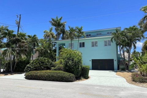 Villa ou maison à louer à Marathon, Floride: 4 chambres, 418.06 m2 № 56754 - photo 1