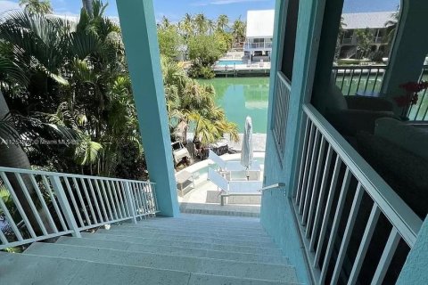 Villa ou maison à louer à Marathon, Floride: 4 chambres, 418.06 m2 № 56754 - photo 13