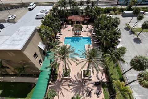 Condo in West Palm Beach, Florida, 2 bedrooms  № 1127949 - photo 18