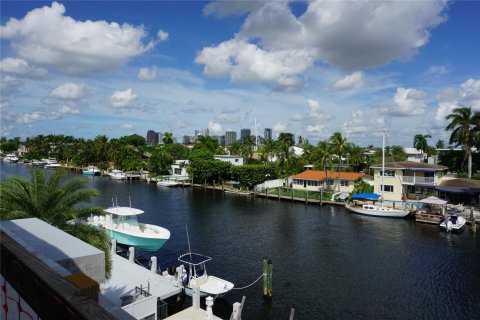 Villa ou maison à vendre à Fort Lauderdale, Floride: 7 chambres, 535.58 m2 № 763268 - photo 3