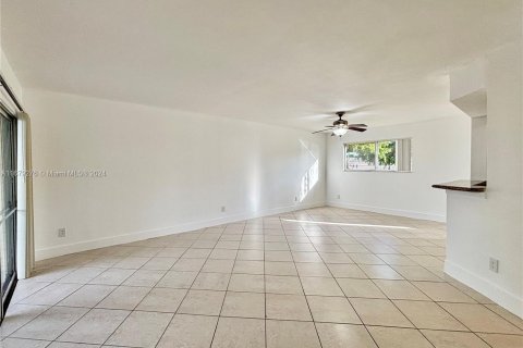 Condo in Oakland Park, Florida, 1 bedroom  № 1408305 - photo 6