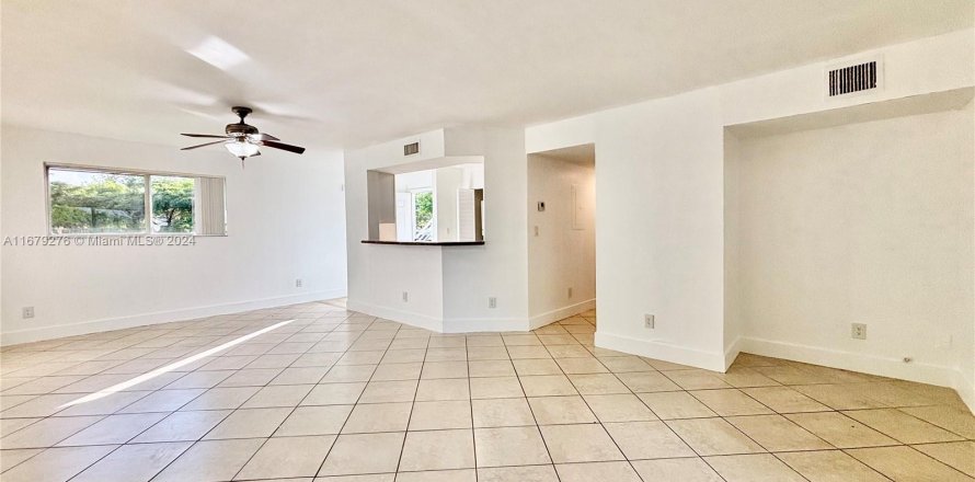 Condo in Oakland Park, Florida, 1 bedroom  № 1408305