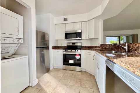 Condo in Oakland Park, Florida, 1 bedroom  № 1408305 - photo 2