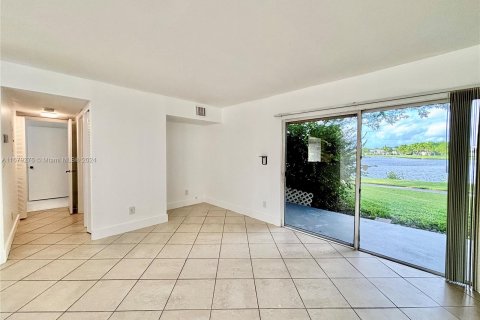 Condo in Oakland Park, Florida, 1 bedroom  № 1408305 - photo 7