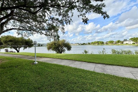 Condo in Oakland Park, Florida, 1 bedroom  № 1408305 - photo 10