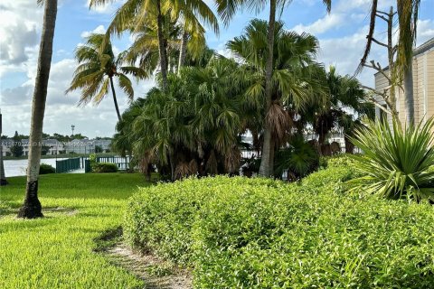 Condo in Oakland Park, Florida, 1 bedroom  № 1408305 - photo 25