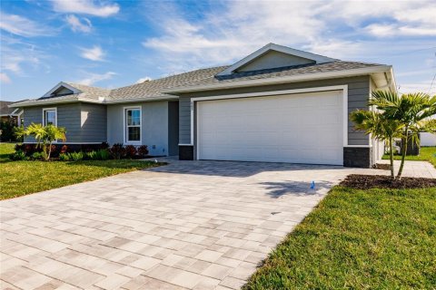 Villa ou maison à vendre à Cape Coral, Floride: 4 chambres, 168.06 m2 № 1366793 - photo 1