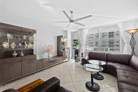 Condominio en venta en Surfside, Florida, 1 dormitorio, 86.31 m2 № 882359 - foto 7