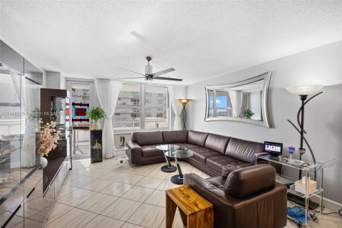 Condominio en venta en Surfside, Florida, 1 dormitorio, 86.31 m2 № 882359 - foto 9