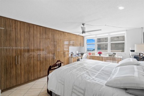 Condominio en venta en Surfside, Florida, 1 dormitorio, 86.31 m2 № 882359 - foto 15