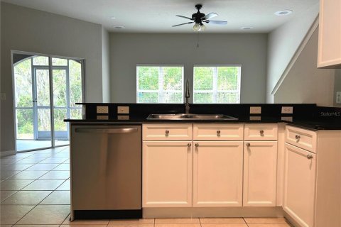 Townhouse in Tampa, Florida 3 bedrooms, 161.28 sq.m. № 1087725 - photo 12