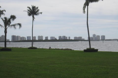 Condominio en venta en North Palm Beach, Florida, 2 dormitorios, 153.29 m2 № 1146987 - foto 3