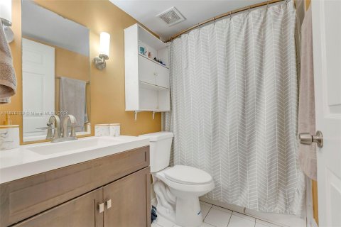 Condo in Miami, Florida, 2 bedrooms  № 1404280 - photo 19