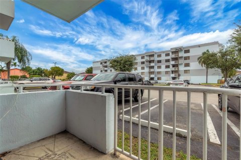 Condo in Miami, Florida, 2 bedrooms  № 1404280 - photo 22