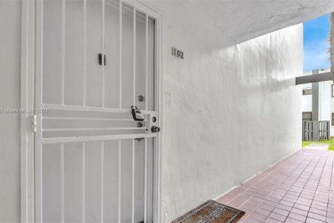 Copropriété à vendre à Miami, Floride: 2 chambres, 91.14 m2 № 1365762 - photo 2