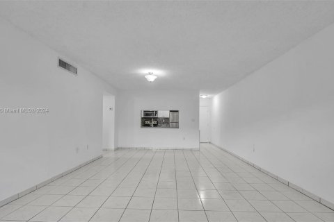 Condo in Miami, Florida, 2 bedrooms  № 1365762 - photo 10