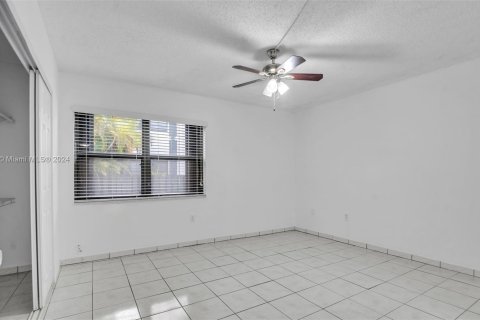 Copropriété à vendre à Miami, Floride: 2 chambres, 91.14 m2 № 1365762 - photo 12