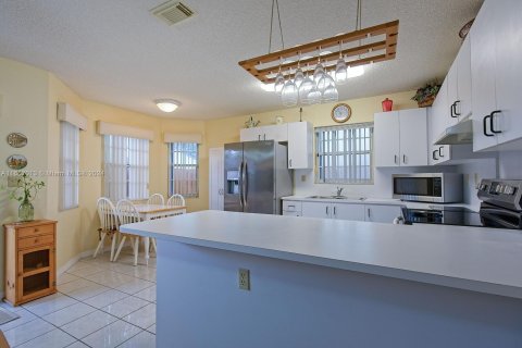 Casa en venta en Miami, Florida, 3 dormitorios, 151.8 m2 № 1365768 - foto 6