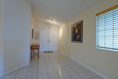 Casa en venta en Miami, Florida, 3 dormitorios, 151.8 m2 № 1365768 - foto 2