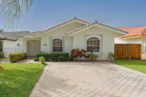 Villa ou maison à vendre à Miami, Floride: 3 chambres, 151.8 m2 № 1365768 - photo 1