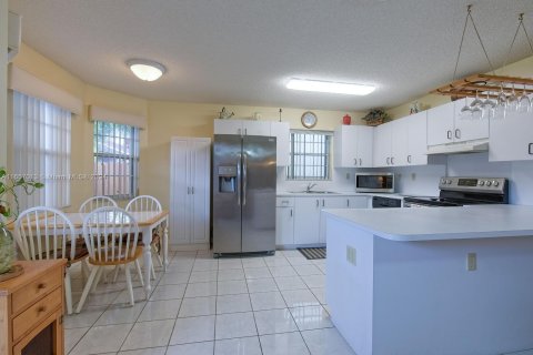 Casa en venta en Miami, Florida, 3 dormitorios, 151.8 m2 № 1365768 - foto 7