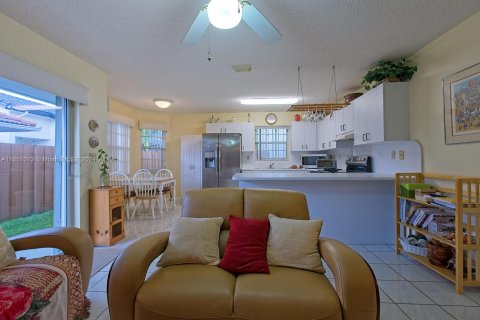 Casa en venta en Miami, Florida, 3 dormitorios, 151.8 m2 № 1365768 - foto 11