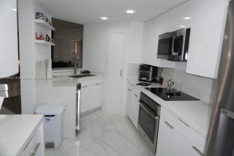 Condominio en venta en Miami, Florida, 3 dormitorios, 160.26 m2 № 754233 - foto 11