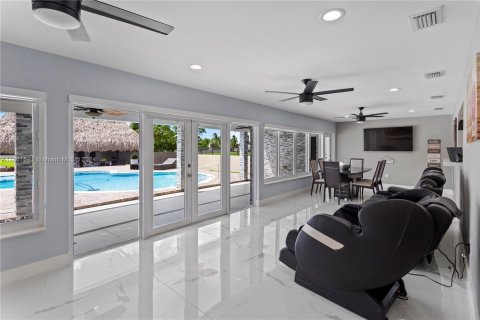 Villa ou maison à vendre à Miami, Floride: 5 chambres, 344.95 m2 № 1369149 - photo 15