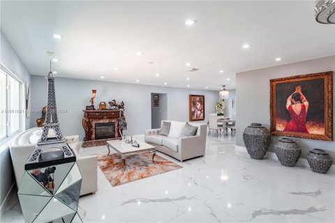 Villa ou maison à vendre à Miami, Floride: 5 chambres, 344.95 m2 № 1369149 - photo 3