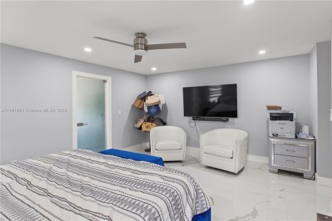 Casa en venta en Miami, Florida, 5 dormitorios, 344.95 m2 № 1369149 - foto 17