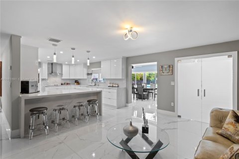 Villa ou maison à vendre à Miami, Floride: 5 chambres, 344.95 m2 № 1369149 - photo 11