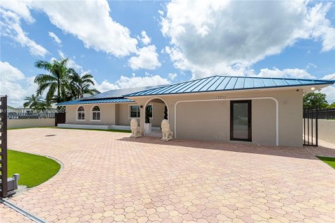 Villa ou maison à vendre à Miami, Floride: 5 chambres, 344.95 m2 № 1369149 - photo 2