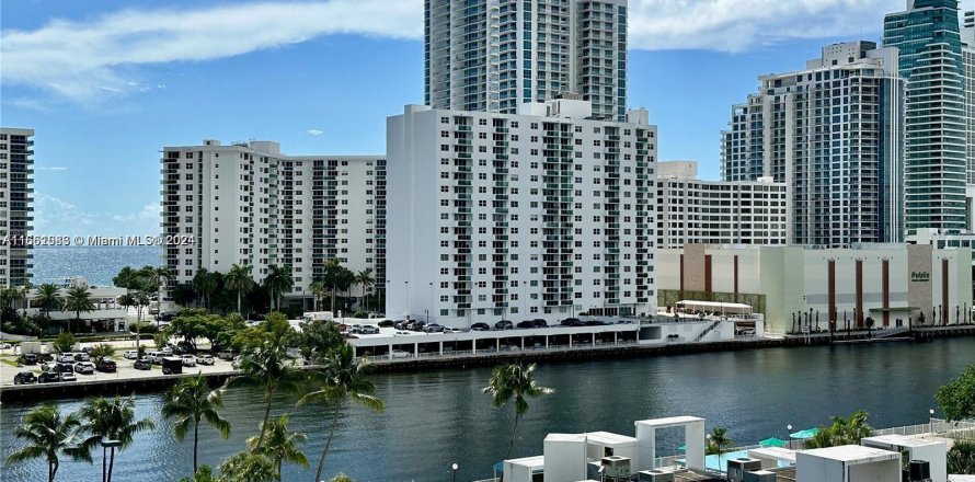 Condo à Hallandale Beach, Floride, 2 chambres  № 1369147