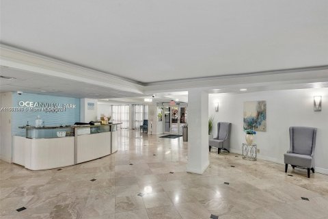 Condo in Hallandale Beach, Florida, 2 bedrooms  № 1369147 - photo 6