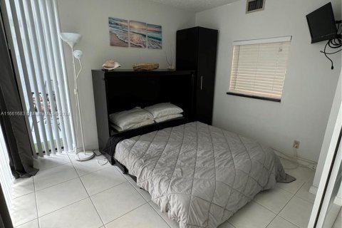 Copropriété à louer à Hallandale Beach, Floride: 2 chambres, 99.87 m2 № 1369147 - photo 14