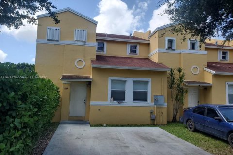 Townhouse in Homestead, Florida 3 bedrooms, 126.16 sq.m. № 1325326 - photo 2