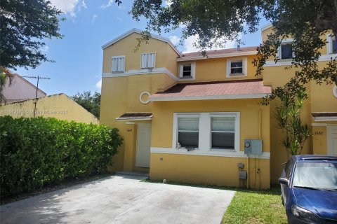 Townhouse in Homestead, Florida 3 bedrooms, 126.16 sq.m. № 1325326 - photo 1