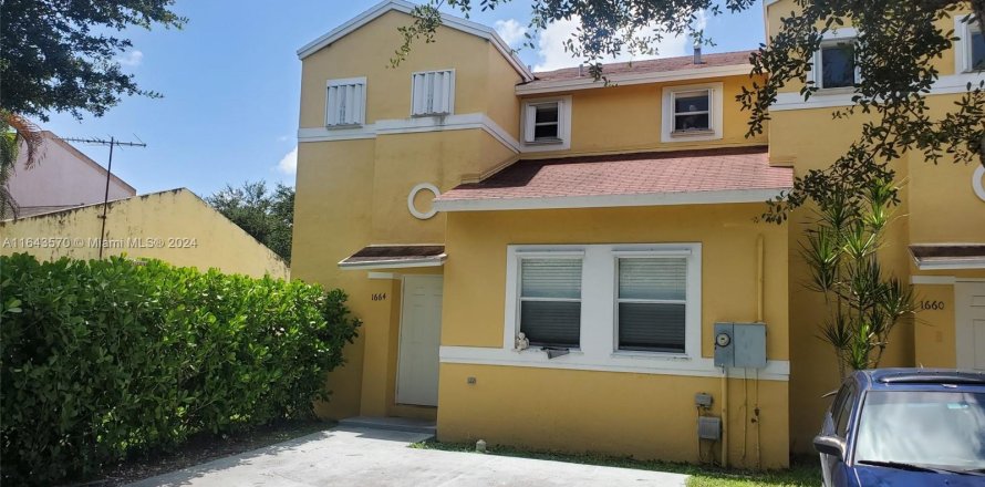 Townhouse in Homestead, Florida 3 bedrooms, 126.16 sq.m. № 1325326