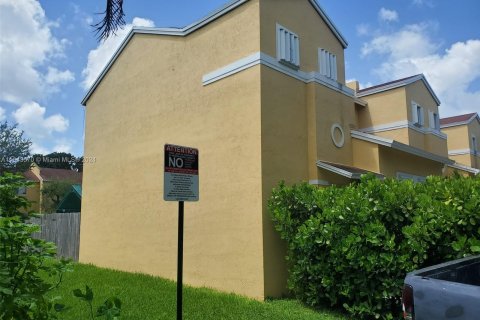 Townhouse in Homestead, Florida 3 bedrooms, 126.16 sq.m. № 1325326 - photo 3