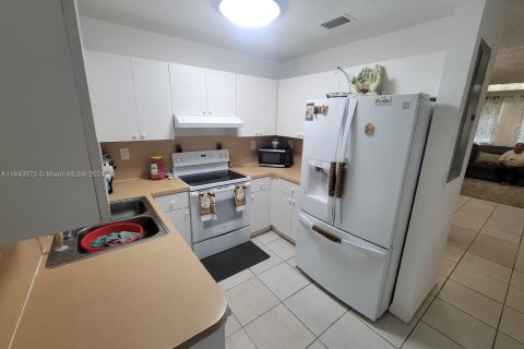 Townhouse in Homestead, Florida 3 bedrooms, 126.16 sq.m. № 1325326 - photo 7