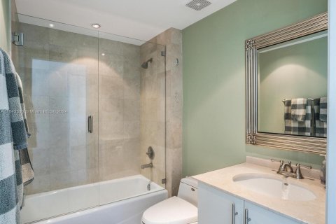 Condo in Miami Beach, Florida, 3 bedrooms  № 1325314 - photo 19