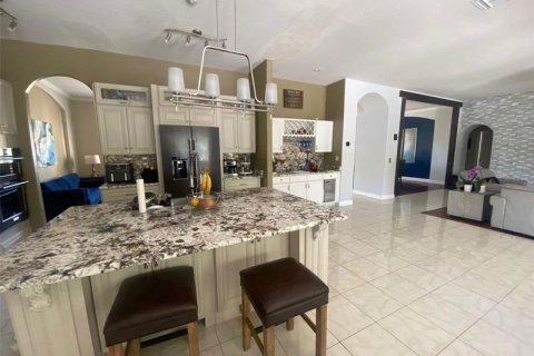 Villa ou maison à vendre à Kissimmee, Floride: 5 chambres, 341.32 m2 № 370977 - photo 17